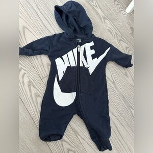 Nike newborn zip up outfit